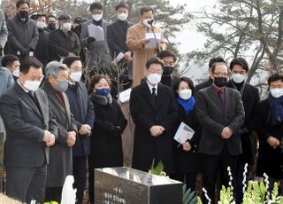 '민주주의자' 고 김근태 선생 10주기 추모행사 참석한 이재명 민주당 대선 후보