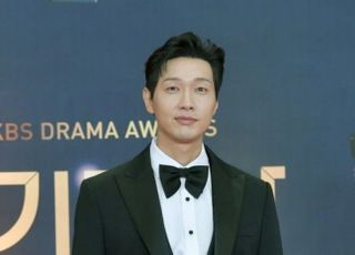 'KBS 연기대상' 대상 주인공은 지현우…"'신사와 아가씨' 작품상이라 생각"