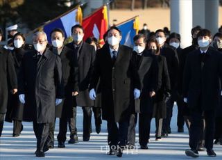 윤석열, 새해 첫 날 현충원 참배