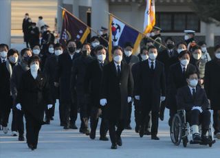 이재명·윤석열·안철수, 각각 현충원 참배하며 대선승리 다짐