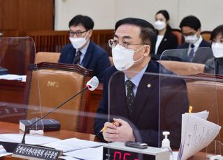 피선거권 만 18세 하향 관련 질의 답변하는 김세환 중앙선관위 사무총장