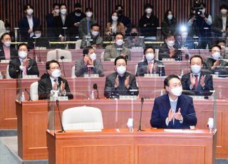 국민의힘 의총 참석한 윤석열...이준석은 불참