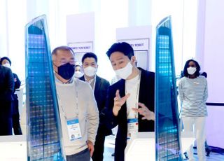 [CES 2022] 타사 '열공' 정의선 "삼성TV·친환경·블록체인 인상 깊어"