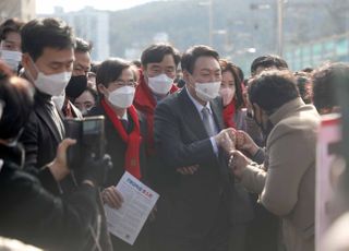 文대통령이 탄 동해선 광역전철, 윤석열도 탔다