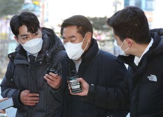 '화천대유 40억 의혹' 최윤길 영장심사…돈 받았냐 묻자 "죄송합니다"