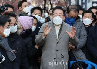 이재명, 군심(軍心) 잡기…"상해보험 실시, 학점 이수 확대"