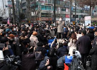 이재명에게 몰린 인파