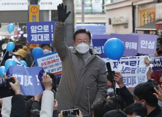 하루 동안 경기 7개 지역 훑은 이재명…"일할 기회 달라" 지지 호소