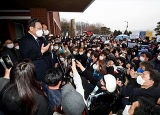 시민들에게 발언하는 이재명