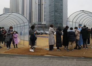 정부 "내달 확진자 3만명 이상 나올 수 있다"…설 이후 전국에 새 검사·진료 체계 