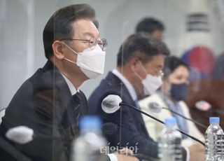 이재명 "태양광 그늘막 설치"…이준석 "중국 업체 위한 공약"