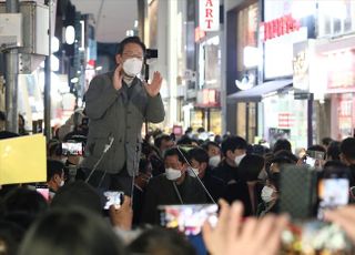 與 "설 연휴 이재명 지지율 반등…진보 결집 중"