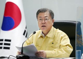 문대통령 "오미크론 대응, 국민 신뢰 받도록 하라"