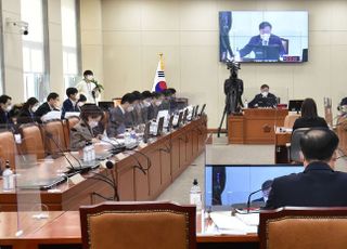 '확진자 대선 투표 보장' 선거법 개정안 논의하는 정개특위