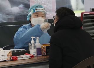 신규확진 역대 최다, 5만명 육박