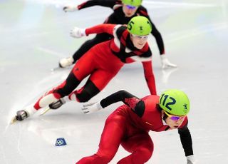 한국 선수 넘어지자 "잘 됐다"던 中 반칙왕, 황대헌 실격에는 "어머나, 정말 의외"