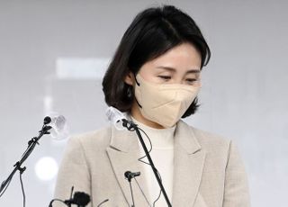 굳은 표정의 김혜경 씨