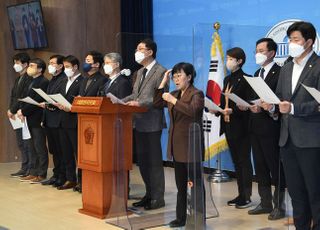 '윤석열, 적폐청산 수사' 발언 규탄 기자회견 갖는 문재인정부 청와대 출신 의원들