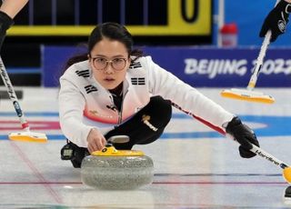 "초희~" 한국 여자컬링, 캐나다전 석패…아직 기회는 많다