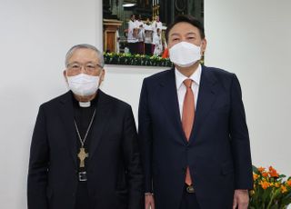 염수정 추기경 예방한 윤석열