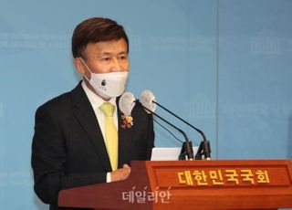 '비자금 논란' 김원웅 "사퇴 안 해…보훈처 감사 결과는 명예훼손"