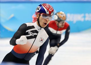 ‘곽윤기 맹활약’ 남자 쇼트트랙, 1위로 5000m 계주 결승…중국은 왜?