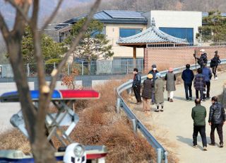 박근혜 전 대통령 달성군 사저, 하루 1000여명 발길