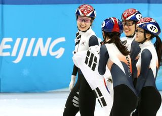 ‘최민정 불꽃 추격’ 여자 계주, 3연패 좌절에도 값진 은메달