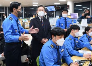 해상교통관제 설명 듣는 이재명 후보