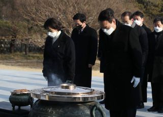 국민의힘  윤석열 후보, 현충원 참배로 공식 선거운동 출발 