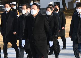 윤석열, 이준석 대표-권영세 선대본부장 등과 현충원 참배로 공식 선거운동 시작