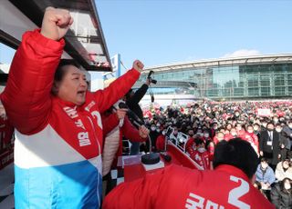 동대구역 광장에서 지지 호소하는 윤석열