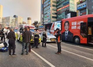 안철수 유세 버스서 일산화탄소 중독 두 명 사망…선거운동 전면 중단