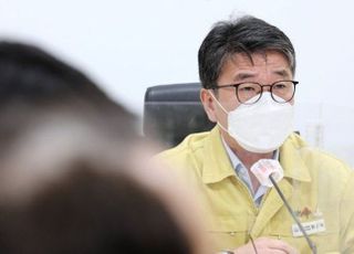 복지부 차관도 "재택치료가 아니라 방치" 여론에 공감