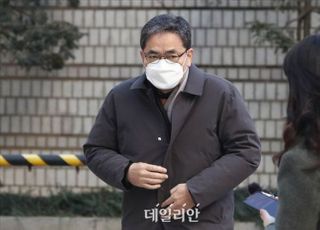 '조사 불응' 곽상도 결국 강제구인…'50억 퇴직금' 의혹 구속 후 첫조사