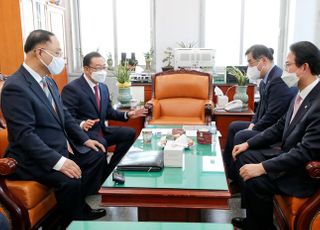 추경안 처리 논의하는 홍남기 부총리-이종배 예결위원장-여야 간사