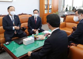  추경안 관련 예결위원장-여야 간사 만난 홍남기 부총리