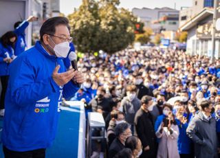 [현장] 이재명 "사적모임 6명? 말이 되냐"…文정부 K방역 직격