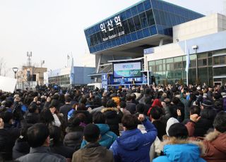 익산역 앞에서 유세 펼치는 이재명