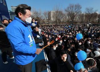 밥주걱 들고 연설하는 이재명 후보