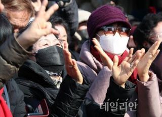 윤석열 연설에 환호하는 지지자들