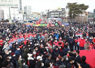 충남 보령 찾아 지지 호소하는 윤석열