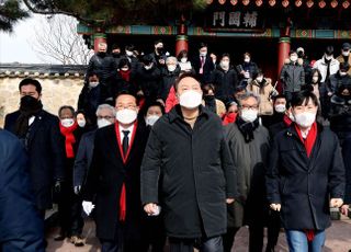 윤석열 “혼밥 안 하기, 뒤에 숨지 않기” 약속