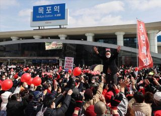 전남 목포역 유세 나선 윤석열