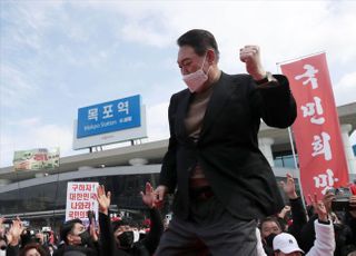 전남 목포역에서 지지 호소하는 윤석열