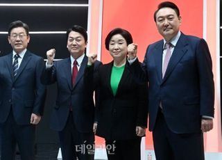 과감한 재정투입 vs 국가 재정건전성 고려 누가 맞을까?