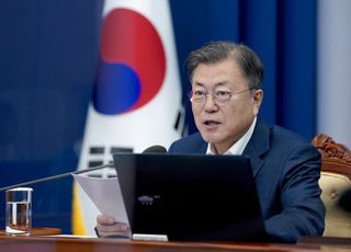 문대통령 "러, 우크라 침공 유감…경제 제재 동참해 나갈 것"