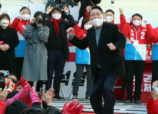 윤석열 "우크라이나 결사 항전 응원…李는 국제적 망신"