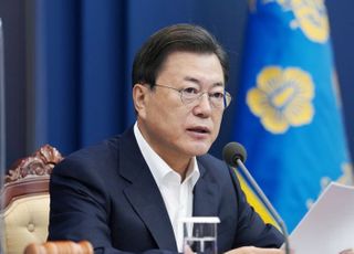 문대통령 "러시아 제재 동참 후 발생할 문제, 대응방안 마련하라"