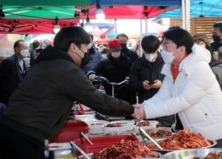 전북 고창전통시장 찾은 안철수